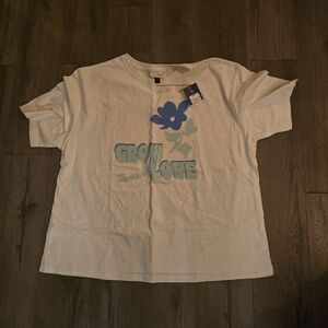 Universal Thread White and Blue Graphic Tee